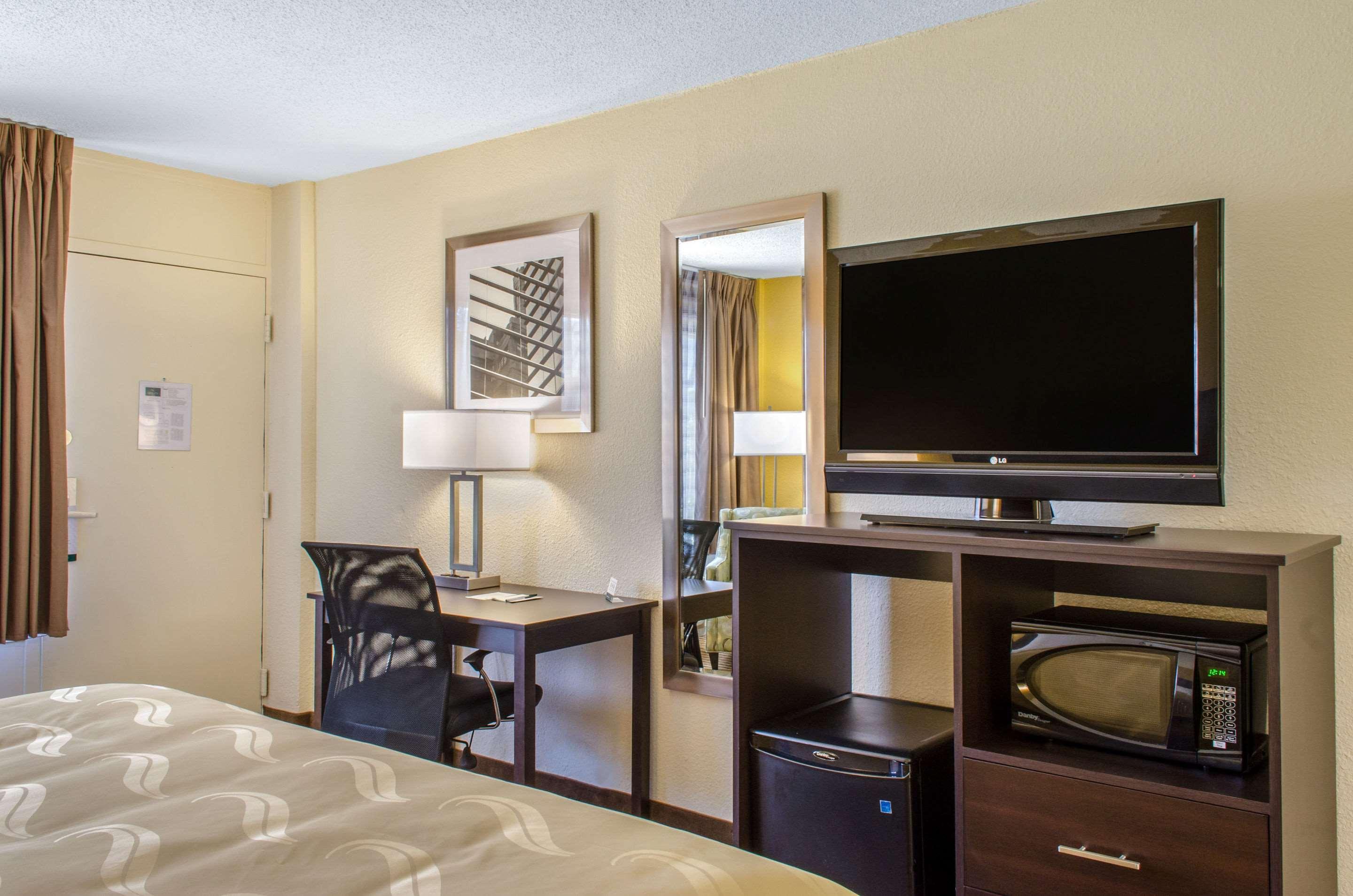Quality Inn & Suites Laurel Exterior photo